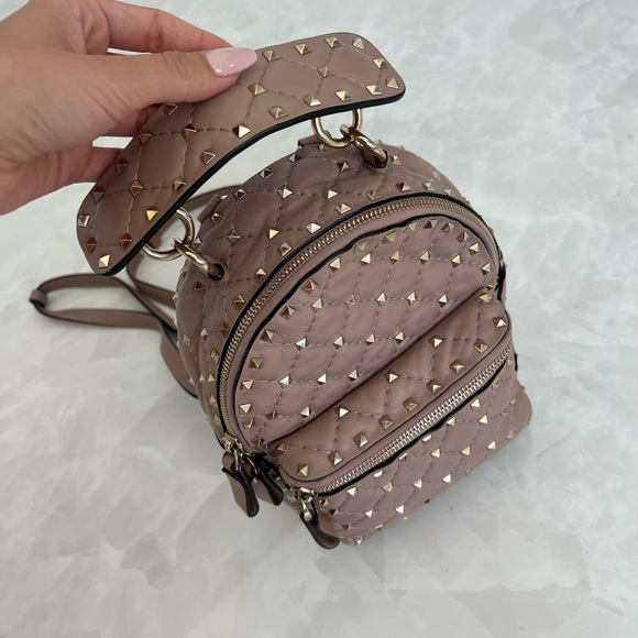 VALENTINO GARAVANI
Nappa Quilted Mini Rockstud Spike Backpack Poudre - Picture 5 of 16